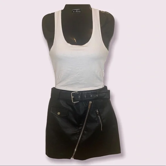 🛑SOLD🛑Forever 21 Faux Leather Mini Skirt - Picture 2 of 6